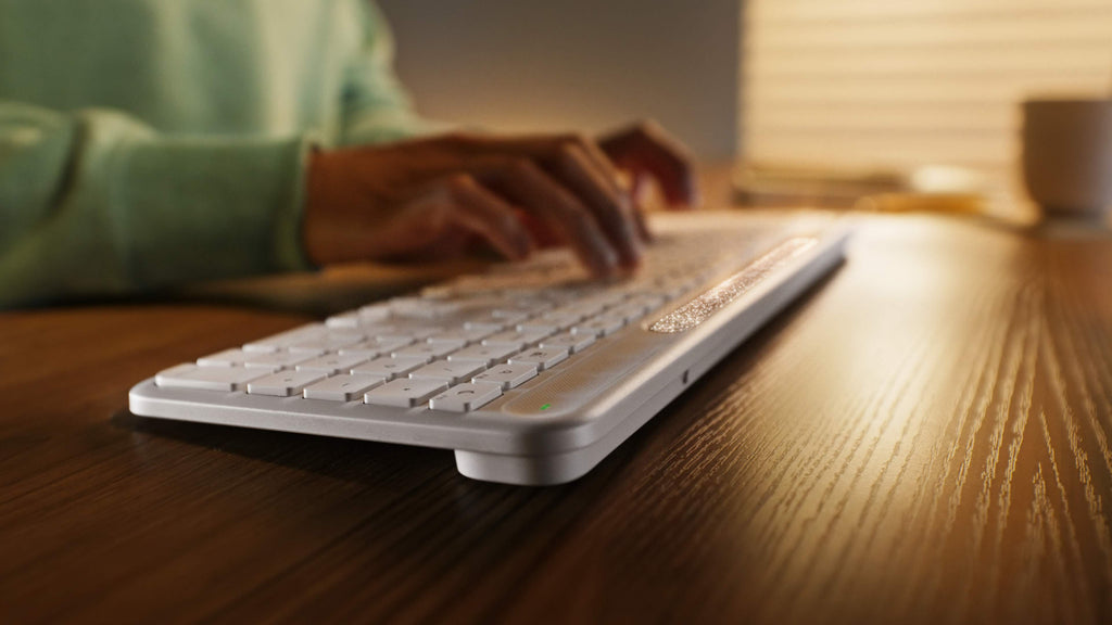 Signature Slim Solar+ for Mac wireless keyboard K980